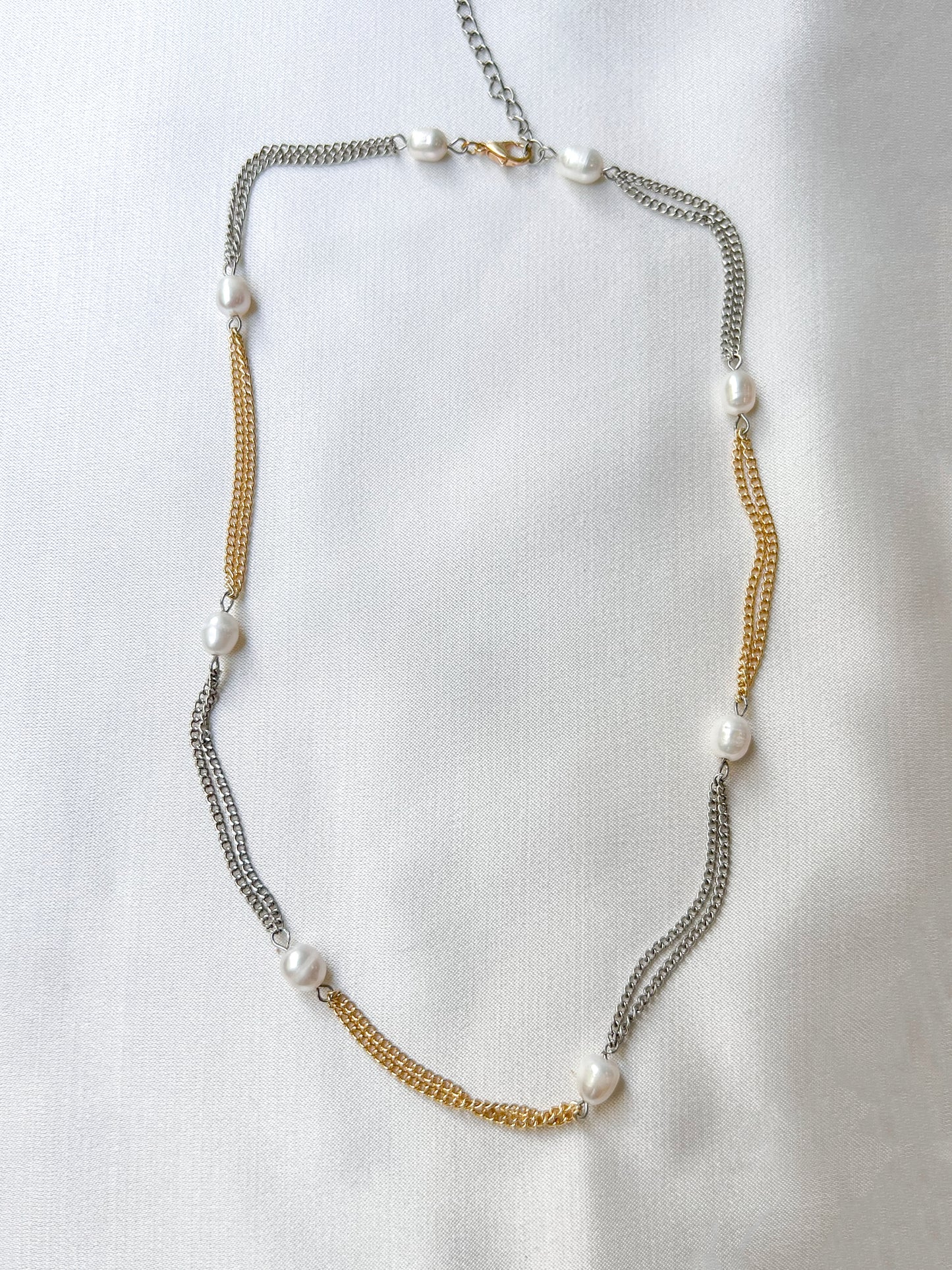 Necklace with freshwater pearls in a costume jewelry alloy